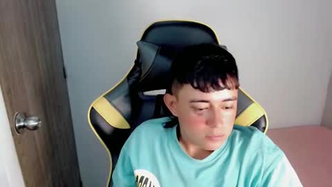 Snapshot of tatannn_ chatting on 11.12.25 T A T A N online show from 11.12.25