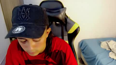 Snapshot of tatannn_ chatting on 11.15.25 T A T A N online show from 11.15.25