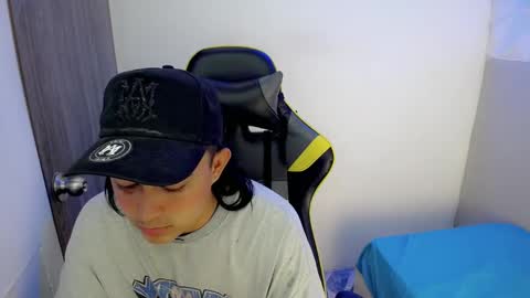 Snapshot of tatannn_ chatting on 11.18.25 T A T A N online show from 11.18.25