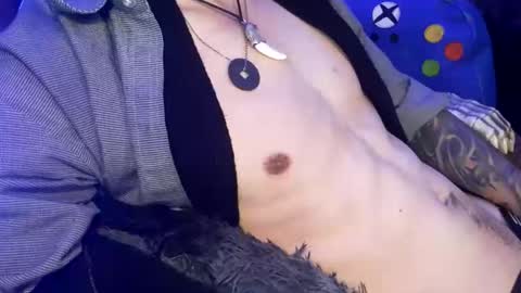 Snapshot of tattooman777 chatting on 11.08.25 Jean pool online show from 11.08.25