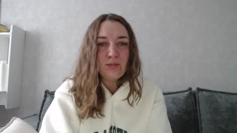 Snapshot of taxxxu chatting on 12.08.24 Diana online show from 12.08.24