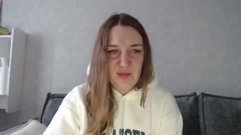 Snapshot of taxxxu chatting on 12.10.24 Diana online show from 12.10.24