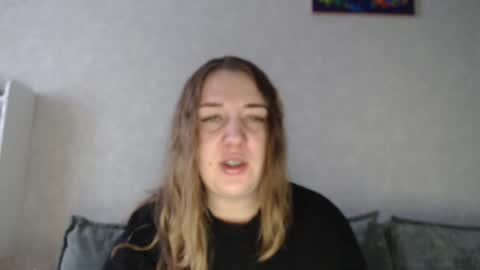 Snapshot of taxxxu chatting on 12.23.24 Diana online show from 12.23.24