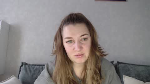 Snapshot of taxxxu chatting on 01.04.25 Diana online show from 01.04.25