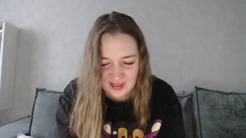 Snapshot of taxxxu chatting on 01.25.25 Diana online show from 01.25.25