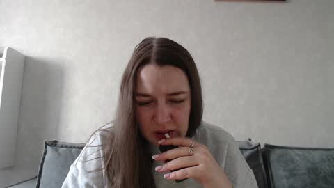 Snapshot of taxxxu chatting on 02.08.25 Diana online show from 02.08.25