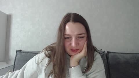 Snapshot of taxxxu chatting on 02.08.25 Diana online show from 02.08.25