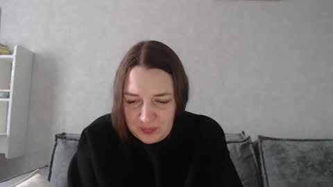 Snapshot of taxxxu chatting on 02.14.25 Diana online show from 02.14.25