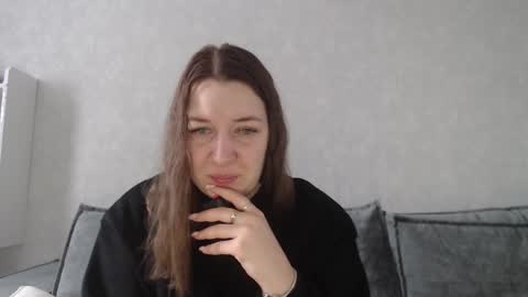 Snapshot of taxxxu chatting on 02.19.25 Diana online show from 02.19.25