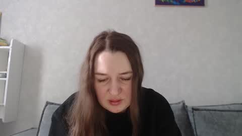 Snapshot of taxxxu chatting on 02.20.25 Diana online show from 02.20.25