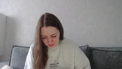 Snapshot of taxxxu chatting on 03.02.25 Diana online show from 03.02.25