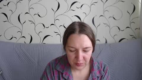 Snapshot of taxxxu chatting on 09.26.25 Diana online show from 09.26.25