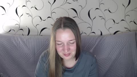 Snapshot of taxxxu chatting on 09.26.25 Diana online show from 09.26.25