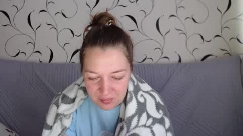 Snapshot of taxxxu chatting on 09.29.25 Diana online show from 09.29.25