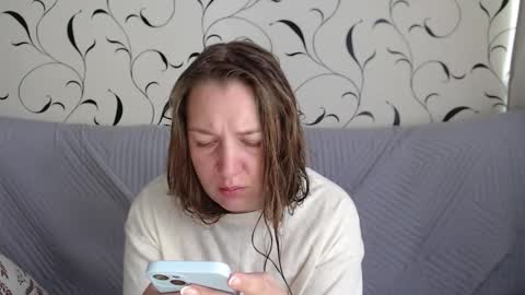 Snapshot of taxxxu chatting on 10.01.25 Diana online show from 10.01.25