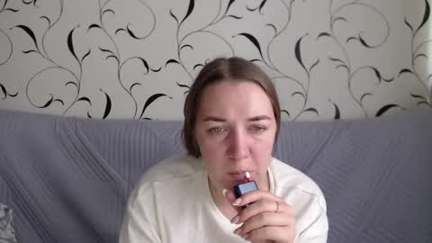 Snapshot of taxxxu chatting on 10.06.25 Diana online show from 10.06.25