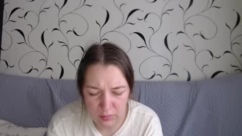 Snapshot of taxxxu chatting on 10.23.25 Diana online show from 10.23.25