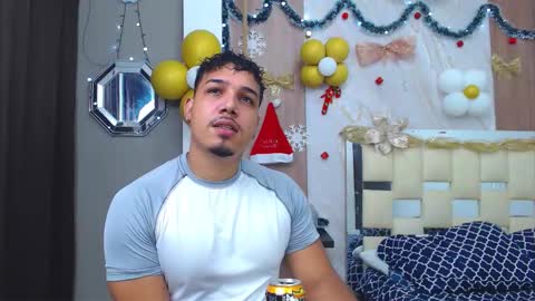 Snapshot of taylor_collins_2 chatting on 11.18.25 taylor_collins_2 online show from 11.18.25