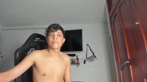 Snapshot of taylorsorf chatting on 12.20.24 taylorsorf online show from 12.20.24