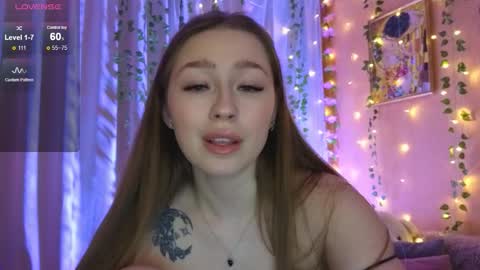 Snapshot of tease_mee_now chatting on 10.22.25 Eva online show from 10.22.25
