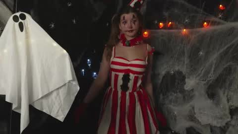 Snapshot of temperaturka chatting on 10.24.25 Sarah     online show from 10.24.25