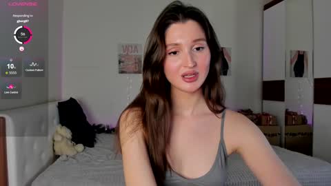 Snapshot of tender_babyy chatting on 12.25.24 Sexy girl Li online show from 12.25.24