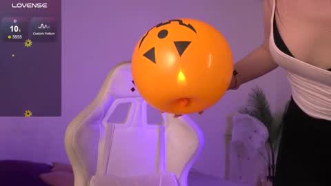 Snapshot of tender_babyy chatting on 10.29.25 Sexy girl Li online show from 10.29.25