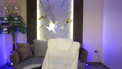 Snapshot of tessaafox chatting on 11.07.25 Tessa Fox online show from 11.07.25