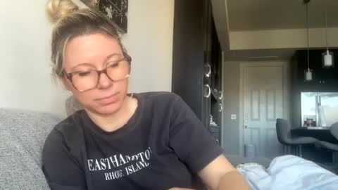 Snapshot of texas_blonde chatting on 01.11.25 Daphne Summers online show from 01.11.25