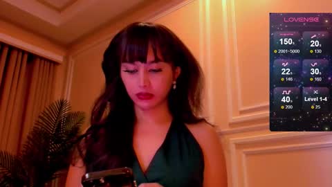 Snapshot of th3r3sa chatting on 10.08.25 th3r3sa online show from 10.08.25