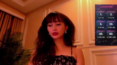 Snapshot of th3r3sa chatting on 10.09.25 th3r3sa online show from 10.09.25