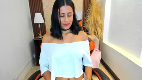Snapshot of thais_kim chatting on 09.18.25 Sweet Thais online show from 09.18.25