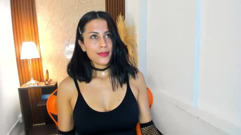 Snapshot of thais_kim chatting on 09.19.25 Sweet Thais online show from 09.19.25