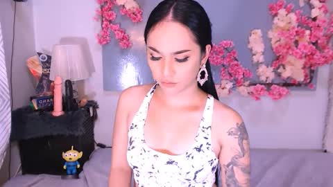 Snapshot of thalia_venture chatting on 10.24.25 Thalia online show from 10.24.25