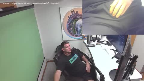 Snapshot of thaterkman chatting on 10.28.25 thaterkman online show from 10.28.25