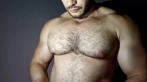 Snapshot of the_beastmuscle chatting on 10.25.25 beast online show from 10.25.25