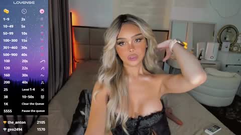 Snapshot of the_enchantressxx chatting on 12.15.24 nabi butterfly online show from 12.15.24