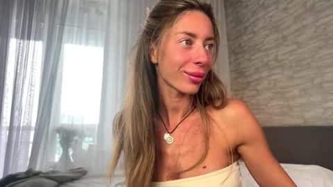 Snapshot of thearte1 chatting on 09.10.25 J online show from 09.10.25