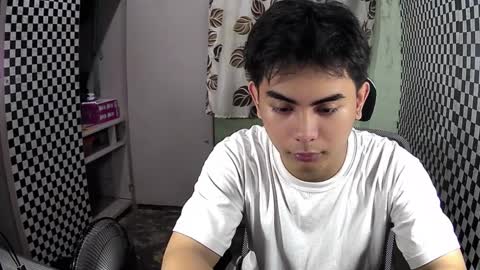 Snapshot of thehugecomeback chatting on 12.07.24 Xerxis online show from 12.07.24