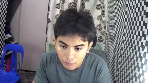 Snapshot of thehugecomeback chatting on 12.19.24 Xerxis online show from 12.19.24