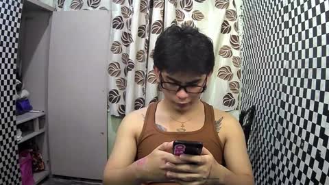 Snapshot of thehugecomeback chatting on 01.07.25 Xerxis online show from 01.07.25