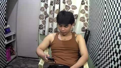 Snapshot of thehugecomeback chatting on 01.07.25 Xerxis online show from 01.07.25