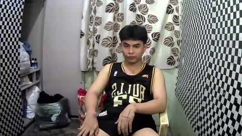 Snapshot of thehugecomeback chatting on 01.22.25 Xerxis online show from 01.22.25