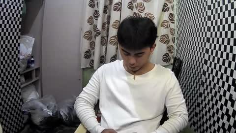 Snapshot of thehugecomeback chatting on 02.06.25 Xerxis online show from 02.06.25