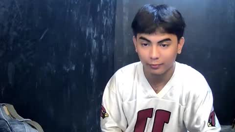 Snapshot of thehugecomeback chatting on 02.09.25 Xerxis online show from 02.09.25