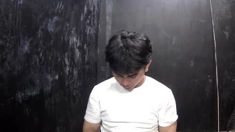 Snapshot of thehugecomeback chatting on 02.17.25 Xerxis online show from 02.17.25