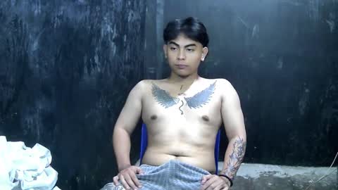 Snapshot of thehugecomeback chatting on 03.10.25 Xerxis online show from 03.10.25