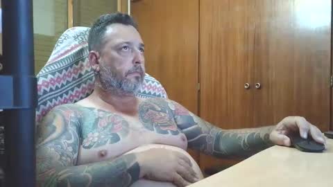 Snapshot of thekier chatting on 10.10.25 thekier online show from 10.10.25