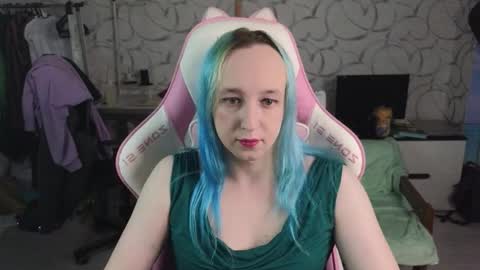 Snapshot of thetrixy chatting on 09.26.25 The Great And Powerful Trixie online show from 09.26.25