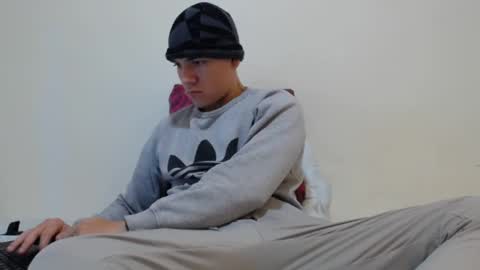 Thiago independent model online show from 01.04.25
